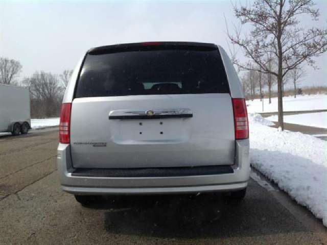 2008 Chrysler Town and Country Touring 4dr Mini-Van